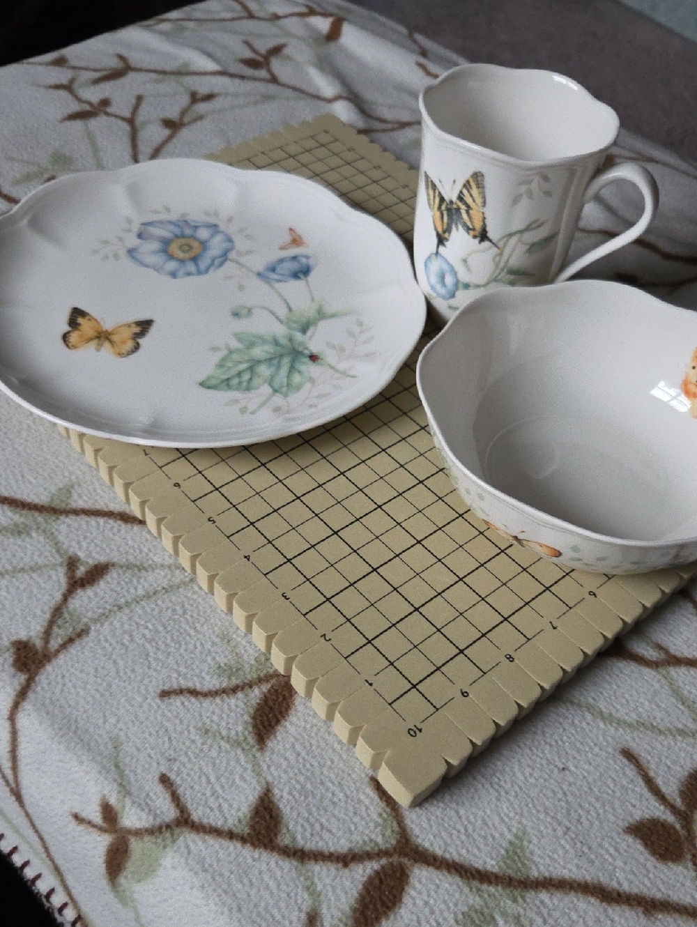 Lenox Butterfly Meadow Springtim Monarch Butterfly Luncheon Plate Bowl & Mug Set